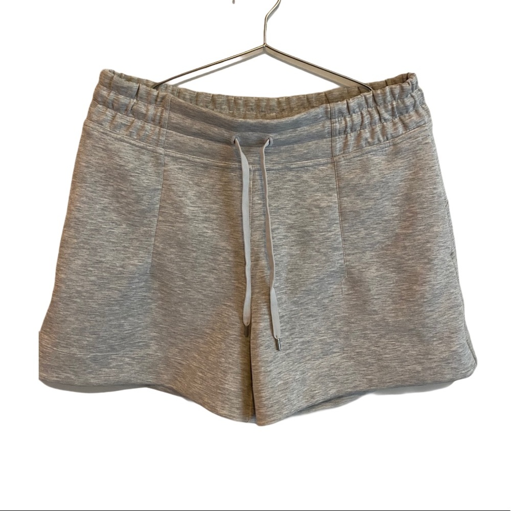 LULULEMON  SHORTS